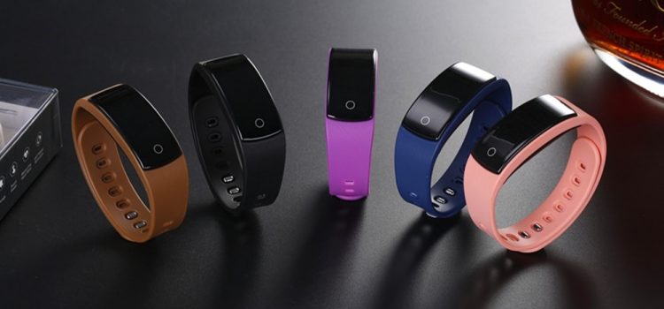 How Is a Fitness Band Different from A Sports Watch?
